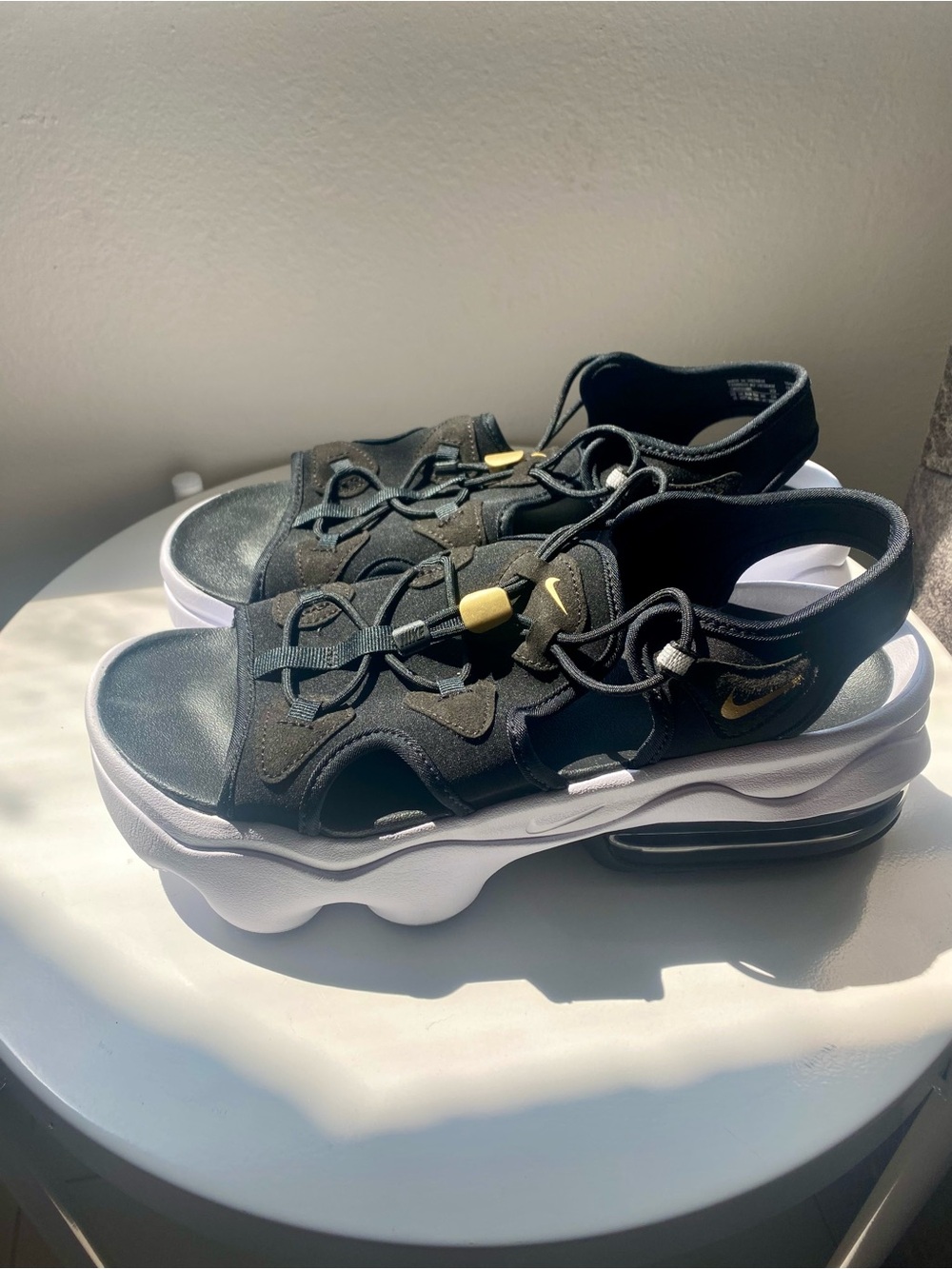 New Nike Air Max Koko Platform Sandals Women's Size 11 Black/White/Gold